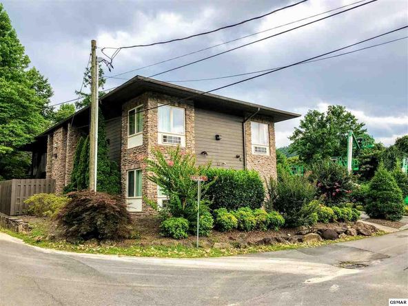 425 Stuart Ln, Gatlinburg, TN 37738